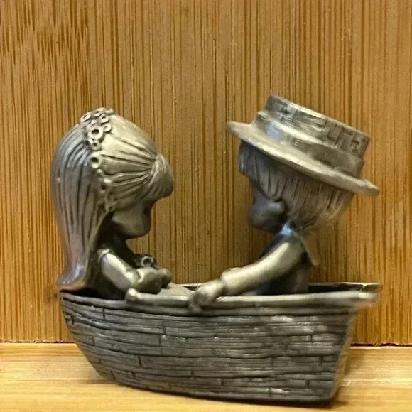 Vintage Hallmark Little Gallery “Sweet Romance” Pewter Figurine….MINT see desc. - Picture 3 of 3